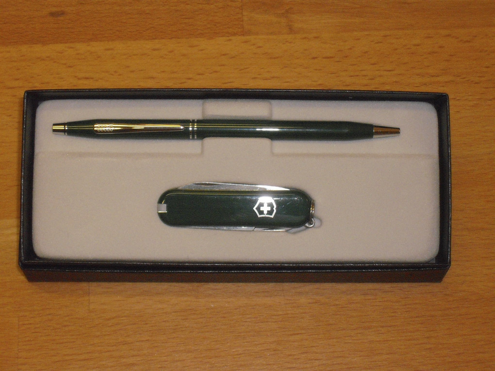 Victorinox Classic and Green Cross pen 